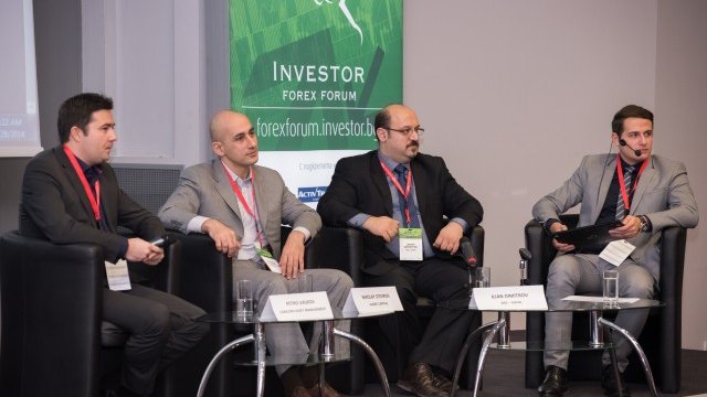 <p style="text-align: justify;">
	Момент от дискусията.<em> Снимка: Investor.bg</em></p>
