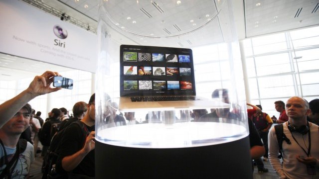 <p>
	Така ще изглежда новият&nbsp;&nbsp;Macbook Pro. <em>Снимка: Ройтерс</em></p>
