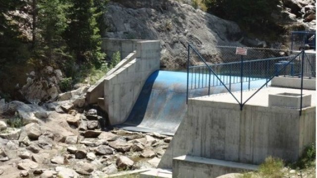 <p>
	Минивец на Лева река в Рила. <em>Снимка: WWF</em></p>
