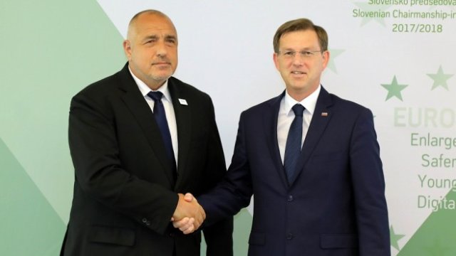 <p>
	Бойко Борисов се срещна с премиера на Словения Мирослав Церар&nbsp;<span lang="bg-BG">в рамките на ПСЮИЕ. <em>Снимка: МС</em></span></p>
<div>
	&nbsp;</div>
