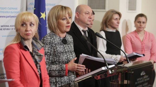 <p>
	Мая Манолова внесе в Народното събрание Годишния доклад за работата на институцията на омбудсмана за 2018 г.&nbsp;<em>Снимка: БТА</em></p>

