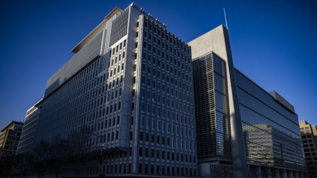 <p>
	Централите на МВФ и СБ във Вашингтон. <em>Снимка: Bloomberg</em></p>
