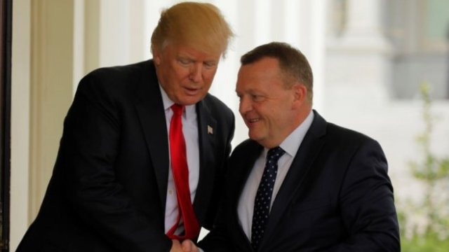 <p>
	Доналд Тръмп и&nbsp;Ларс Льоке Расмусен по време на срещата им в Белия дом.<em> Снимка: Ройтерс</em></p>
