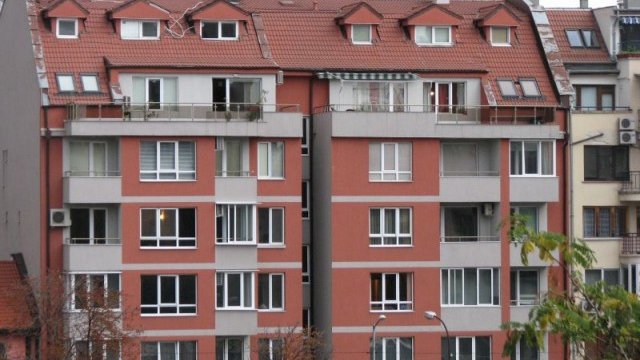 <p>
	Отделна наредба ще регламентира енергийните сертификати за сградите. <em>Снимка: Investor.bg</em></p>
