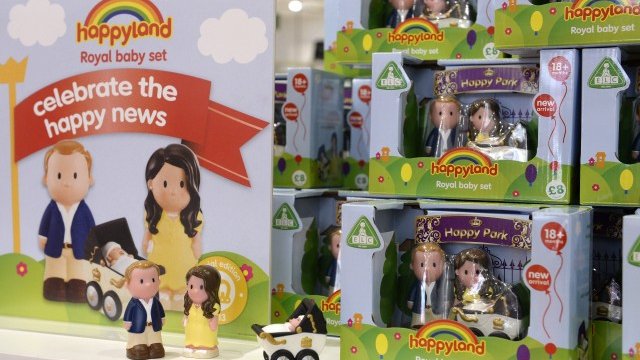 <p>
	Раждането на принца настърчи цяла индустрия. <em>Снимка: Ройтерс</em></p>
