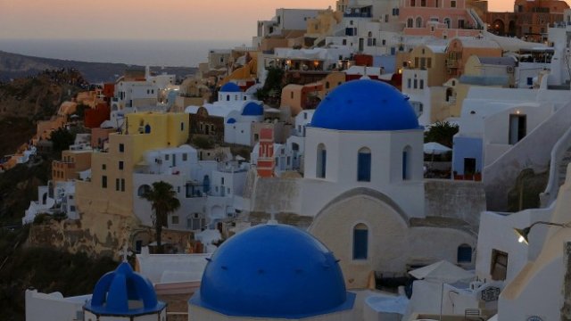 <p>
	о. Санторини. <em>Снимка: Архив Ройтерс</em></p>
