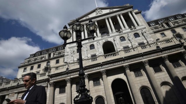 <p>
	Сградата на Английската централна банка. <em>Снимка: Ройтерс</em></p>
