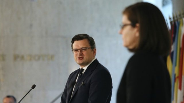 <p>
	<em>Министърът на външните работи Теодора Генчовска се срещна днес в МВнР с украинския си колега Дмитро Кулеба.&nbsp; </em><em>Снимка: БГНЕС/ЗАРА РУСЕВА</em></p>
