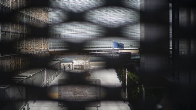 <p>
	Сградата на ЕК. <em>Снимка: Jasper Juinen/Bloomberg</em></p>
