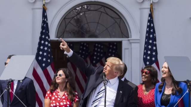 <p>
	Бившият президент по време на своето събитие. <em>Снимка: EPA/JUSTIN LANE</em></p>
