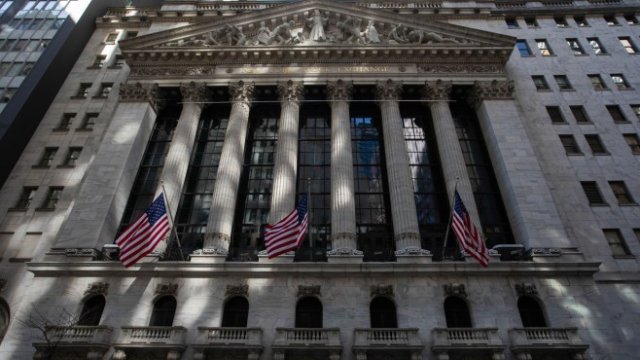 <p>
	Сградата на борсата в Ню Йорк. <em>Снимка: Bloomberg LP</em></p>
