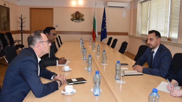 Министър Богдан Богданов и д-р Михаел Краус на срещата в Министерството на икономиката и индустрията. Снимка: МИИ