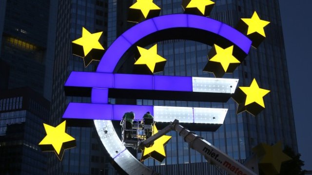 <p>
	Mоже ли да бъде поправено еврото?<em> Снимка: Getty Images News</em></p>
