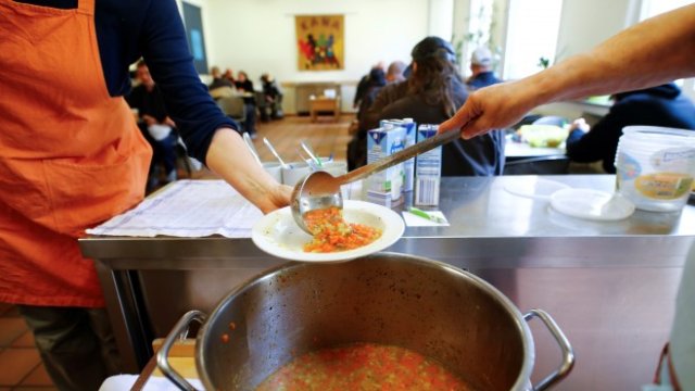 <p>
	Според някои сега е шансът за преразпределение на богатството. <em>Снимка: Ройтерс</em></p>
