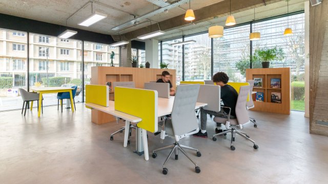 Снимка: International Workplace Group