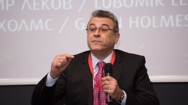 <p style="text-align: justify;">
	Бисер Манолов. <em>Снимка: Investor.bg</em></p>
