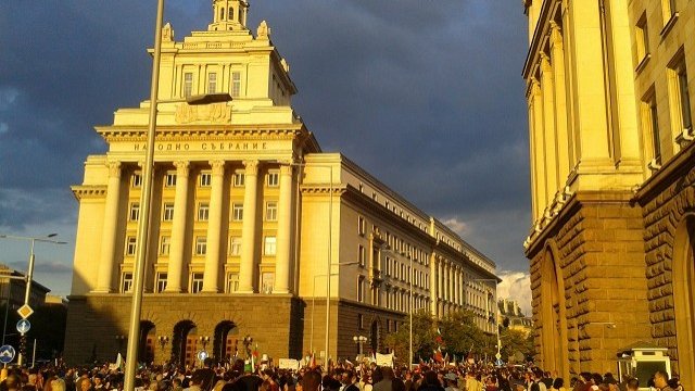 <p>
	<em>Втори ден продължават протестите срещу избора на Делян Пеевски за председател на ДАНС. Снимка: Investor.bg</em></p>
