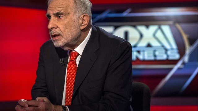 <p>
	Карл Айкан в поредната си публична изява. <em>Снимка: архив Ройтерс</em></p>
