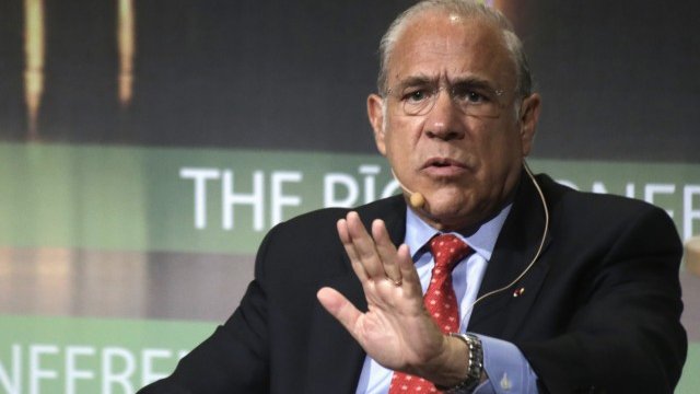 <p>
	Председателят на ОИСР Хосе Гурия. <em>Снимка: Ройтерс</em></p>
