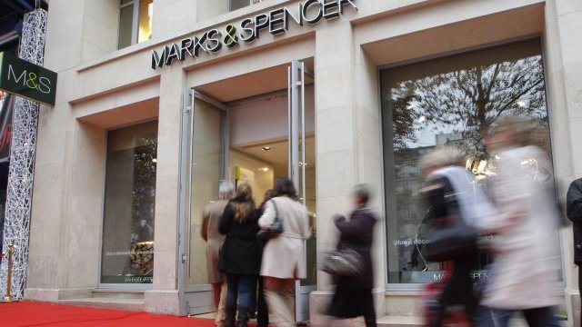 <p>
	Нетната печалба на&nbsp;Marks &amp; Spencer се е сринала с една пета на годишна база. <em>Снимка: Ройтерс</em></p>
