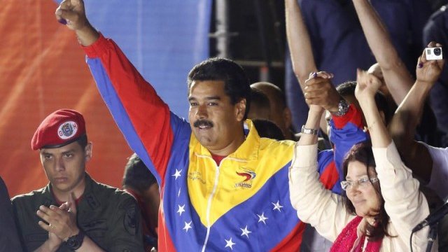 <p>
	Николас Мадуро и съпругата му Селия Флорес. <em>Снимка: Ройтерс</em></p>
