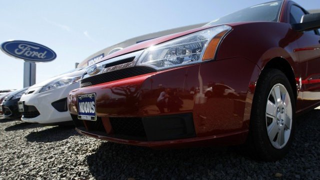 <p>
	Продажбите на нови автомобили в САЩ са отчели ръст от 15% на месечна база. <em>Снимка: Ройтерс&nbsp;</em></p>
