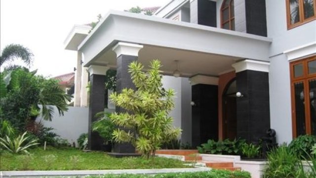 <p>
	Луксозна къща в Джакарта, която се продава за 9,93 млн. щатски долара. <em>Снимка: Knight Frank</em></p>
