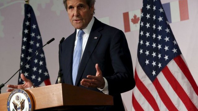 <p>
	Държавният секретар на САЩ Джон Кери по време на пресконференция в Япония. <em>Снимка: Ройтерс</em></p>
