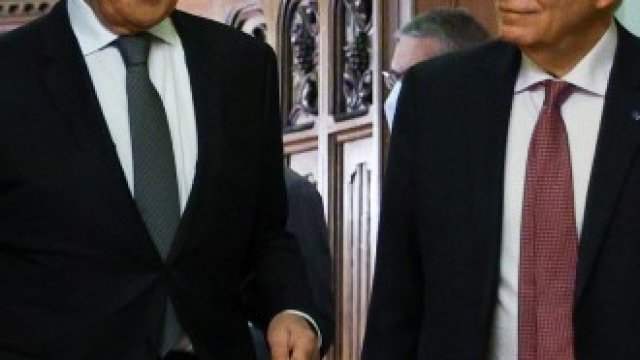 <p>
	Сергей Лавров (вляво) и Жозеп Борел (вдясно) по време на срещата им в Москва.&nbsp;<em>Снимка: EPA/БГНЕС</em></p>
