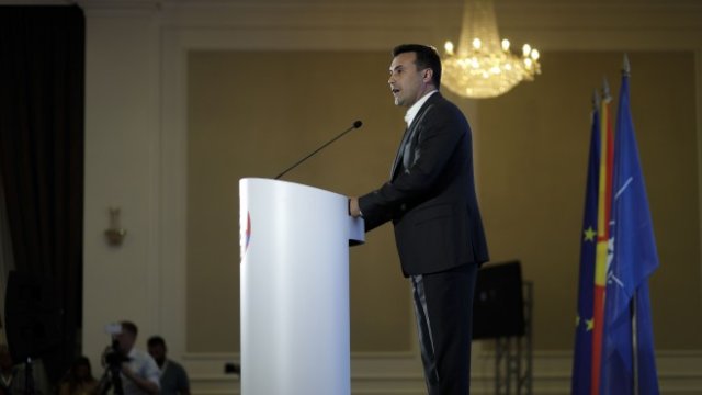 <p>
	Зоран Заев.&nbsp;<em>Снимка:&nbsp;Konstantinos Tsakalidis/Bloomberg</em></p>
