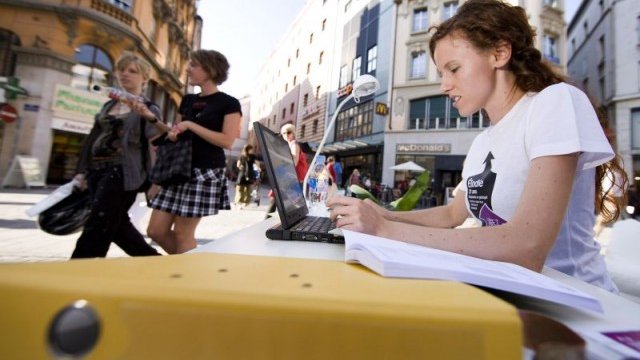 <p>
	Очертава се сериозен недостиг на студентски жилища на Острова заради нарастващия приток чуждестранни студенти. <em>Снимка: архив, Ройтерс</em></p>
