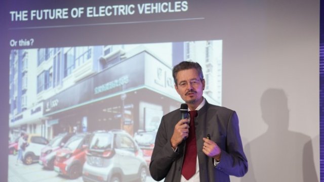 <p>
	<strong>Джулиан Лий</strong>, петролен стратег, Bloomberg. Снимка: Димитър Кьосемарлиев, Investor Media Group</p>
