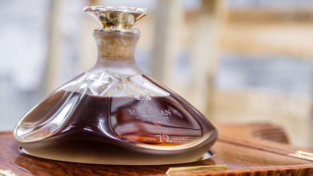 72-годишноto сингъл малц уиски Macallan в декантер Lalique. Снимка: Acker Wines Facebook Page