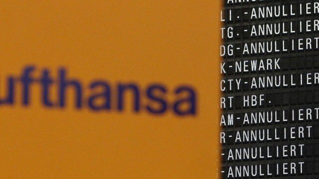 <p>
	&nbsp;Около 700 полета бяха анулирани днес. <em>Снимка: Ройтерс</em></p>
