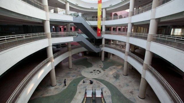 <p>
	В основите на проблема с мъртвия мол-гигант се корени локацията. <em>Снимка: <a href="http://commons.wikimedia.org" target="_blank"><strong>Wikimedia</strong></a></em></p>
