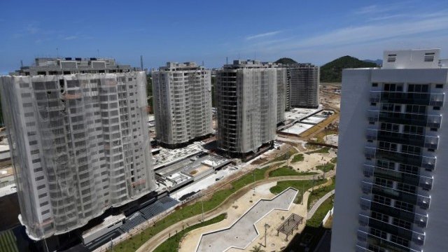 <p>
	Проектът трябва да бъде завършен в началото на следващата година, а първите му обитатели ще се нанесат около 6 месеца след края на Олимпиадата. <em>Снимка: Ройтерс</em></p>
