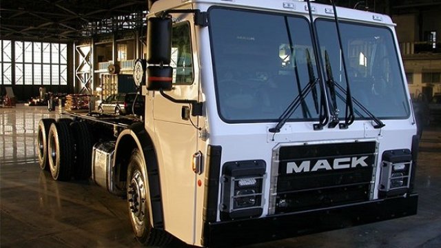 <p>
	<em>Снимка: Mack Trucks</em></p>
