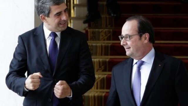 <p>
	Българският президент Росен Плевнелиев (вляво) с френския Франсоа Оланд (вдясно)<em>. Снимка: Пресслужба на Президентството</em></p>
