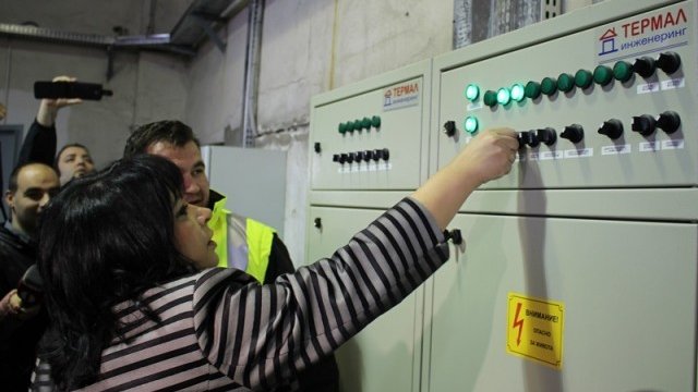 <p>
	<i>Модернизираната отоплителна инсталация в бургаския квартал &quot;Меден рудник&quot;. Снимка: МЕ</i></p>
