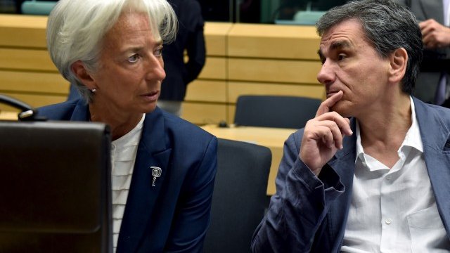 <p>
	Ръководителят на МВФ Кристин Лагард и финансовият министър на Гърция Евклидис Цакалотос. <em>Снимка: Ройтерс</em></p>
