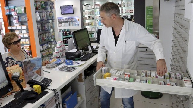 <p>
	Аптека на остров Крит. <em>Снимка: Ройтерс</em></p>
