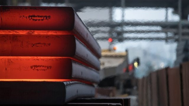 <p>
	Завод на ThyssenKrupp AG в Дуизбург. <em>Снимка: Krisztian Bocsi/Bloomberg</em></p>
