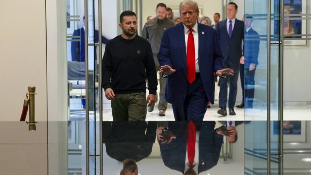 Президентът на Украйна Володимир Зеленски (вляво) и президентът на САЩ Доналд Тръмп (вдясно). Снимка: Bloomberg LP