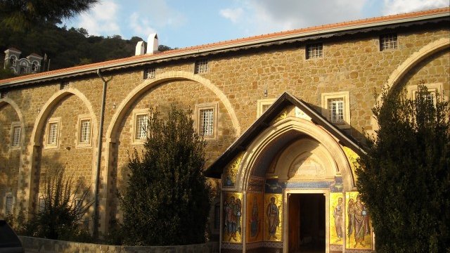 <p>
	Най-големият манастир в Кипър -&nbsp; Кикос, в планината Тродос. <em>Снимка: Investor.bg</em></p>
