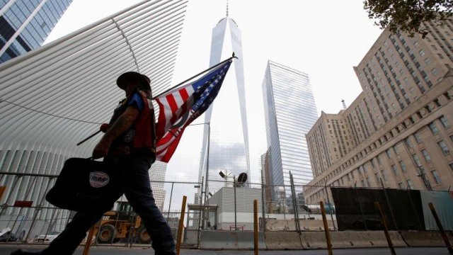 <p>
	Новият комплекс на мястото на сринатия Световен търговски център. <em>Снимка: Ройтерс</em></p>
