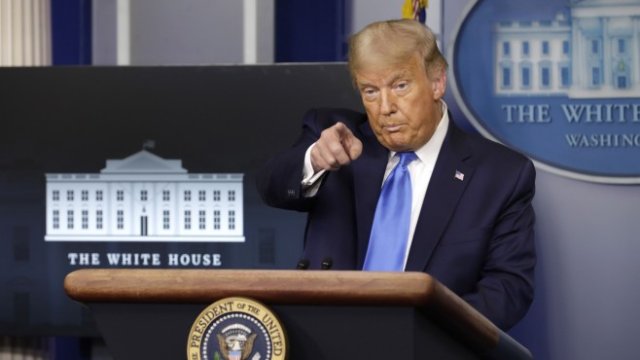 <p>
	Президентът обича да посочва, но не и верния път. <em>Снимка: Bloomberg</em></p>
