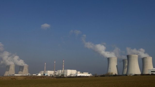 <p>
	<em>АЕЦ &quot;Дуковани&quot; . Снимка: Архив Ройтерс</em></p>
