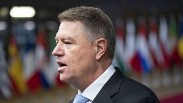 <p>
	Президентът на Румъния Клаус Йоханис ще свика коалиционни преговори и ще назначи премиер.&nbsp;<em>Снимка: Jasper Juinen/Bloomberg</em></p>
