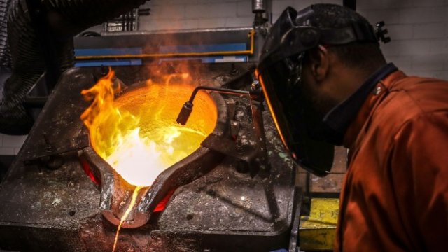 Цената на златото започва седмицата на тримесечен връх