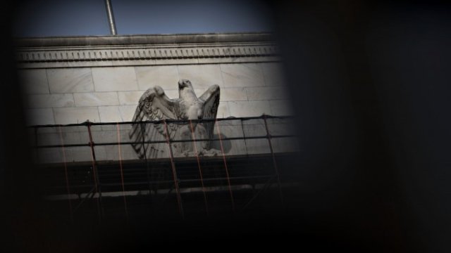 <p>
	Сградата на Фед. <em>Снимка: Andrew Harrer/Bloomberg</em></p>
